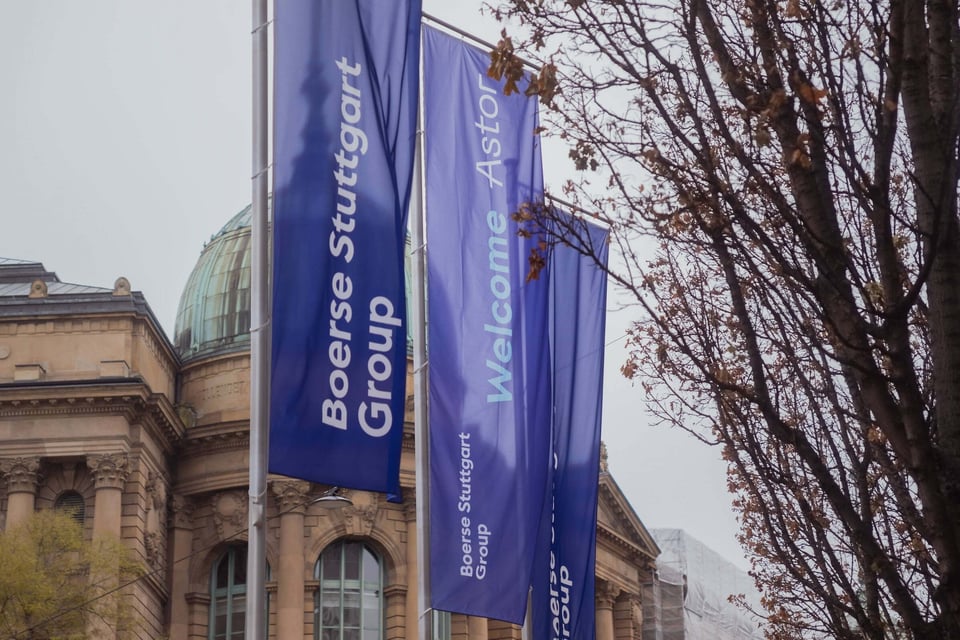 Boerse_Stuttgart_2024_IPO_Ceremony_YAEZ_38-min (1)